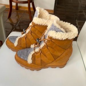Sorel Wedge Boots 6.5